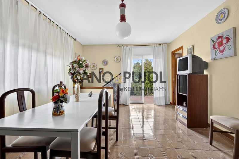 Foto bcac2cbb-7e30-4bf1-b42a-9f3c03e623c3. Casa amb aparcament piscina a Vallirana
