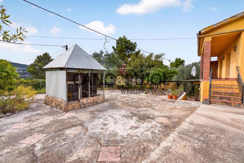 Foto be670dd3-218c-4fb3-ba67-2388c8ce3ab2. Casa amb aparcament piscina a Vallirana