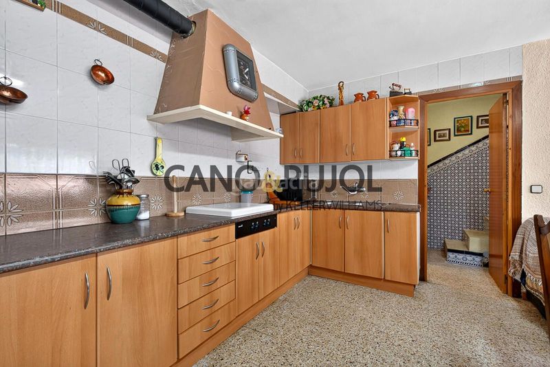 Foto e19b9e4d-2ca6-4021-a473-069fe9c4d059. Casa amb aparcament piscina a Vallirana