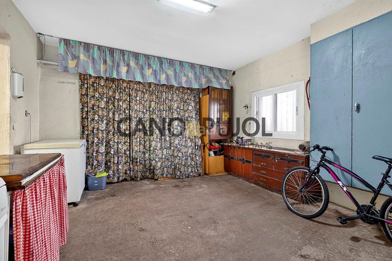 Foto e30790ce-fb1e-4187-89a0-a561746dbd4d. Casa amb aparcament piscina a Vallirana
