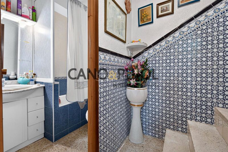 Foto f9e44cff-be65-4c32-99cf-bead6d35e150. Casa amb aparcament piscina a Vallirana