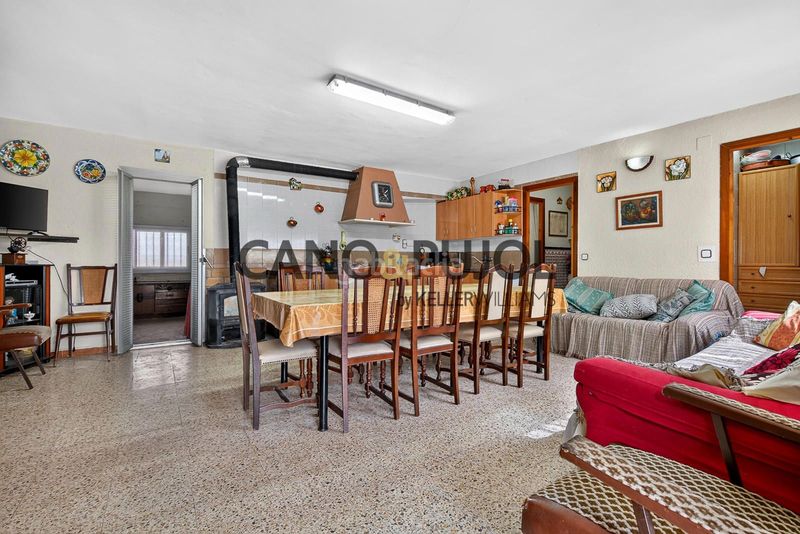 Foto fa314788-e50f-47fd-b3d2-176e760f7c7c. Casa amb aparcament piscina a Vallirana