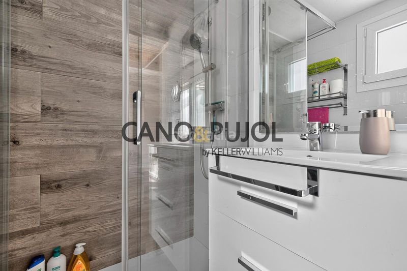 Foto 5ddf1804-c825-4043-9462-ae10d852fdb1. Casa a Canovelles