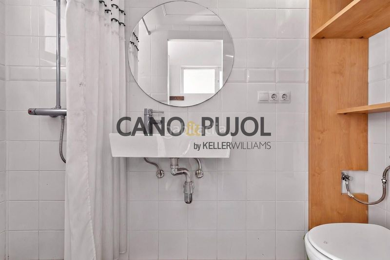 Foto c6b67e94-0ecf-48fd-952d-dab26b269c95. Casa a Canovelles