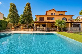 Casa a Ametlla del Vallès (L´). Exclusiva vivienda de diseño con piscina en lametlla del vallès