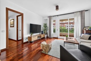 Location Appartement  Josep carner. Piso 3 habitaciones, parquing, piscina en coll fava