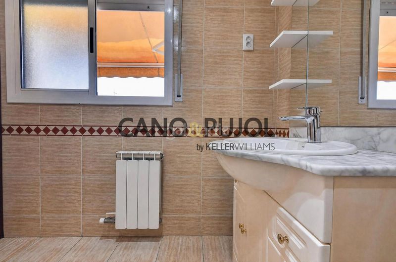Foto 1e005b8e-094d-41f5-9691-37f1671c81b1. Àtic amb calefacció aparcament piscina a Ca n´Alzamora Rubí