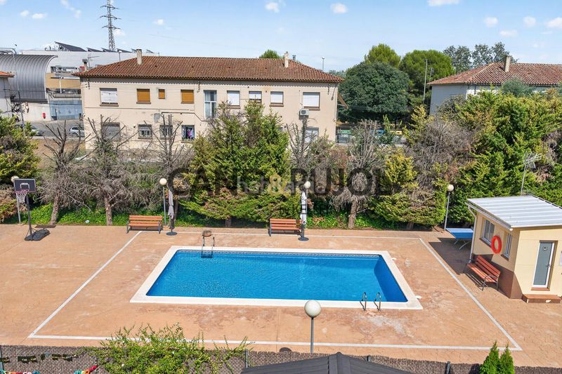 Foto 2a3072bf-3aea-4a21-b956-4b1079e60544. Àtic amb calefacció aparcament piscina a Ca n´Alzamora Rubí
