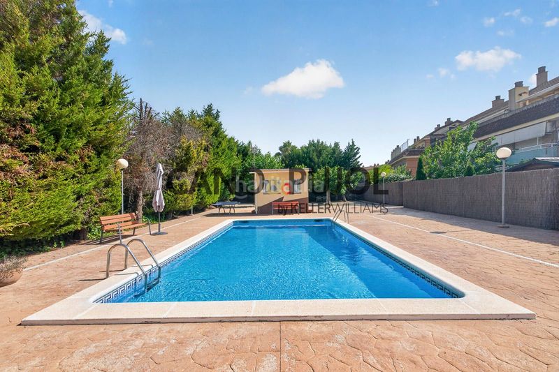 Foto 88f8e23f-9d7b-4765-8d2c-bfd6f9fe3f59. Àtic amb calefacció aparcament piscina a Ca n´Alzamora Rubí
