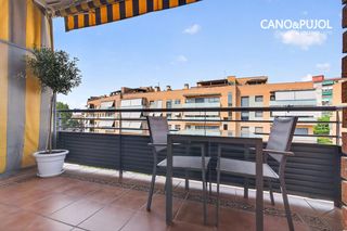 Appartement à Polinyà. Exclusiva vivienda de 4 habitaciones con terraza, plaza de garaj