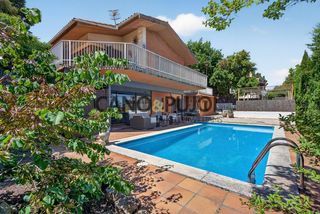 Haus in Caldes de Montbui. Casa unifamiliar en bigues i riells