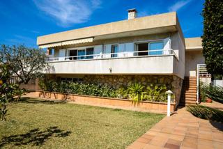 Xalet  Calle migjorn. Magnifico chalet con 1.051 m2 de parcela.