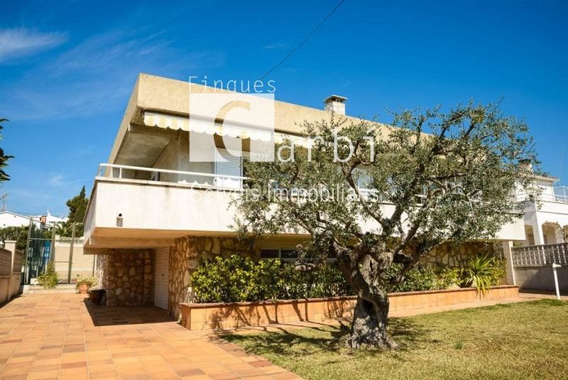 Foto c4ca5039-774d-4133-a2cb-c842bd17d201. Xalet amb calefacció aparcament piscina a Mas Mel Calafell