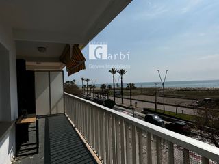 Flat  Besos. Amplio piso en 1º línea de mar cerca de puerto deportivo
