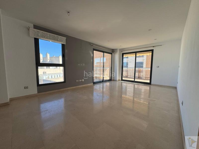 Foto 78b06975-c19e-4dbb-bf93-b3cf0f00dd5c. Rent flat with parking pool in Valterna Paterna