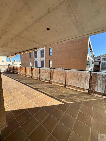 Foto c5bcf6fe-7b92-4184-af0a-064248386a3a. Rent flat with parking pool in Valterna Paterna