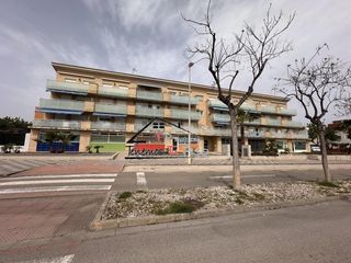Piccolo appartamento in Partida solaes 810. Apartamento 2 dormitorios en residencial uma blanca  2 garajes