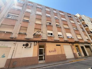Lloguer Pis  Calle cronista viciana 10. Piso alquiler anual amueblado 4 dormitorios sin ascensor