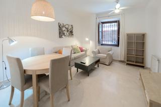 Location Appartement à Calle almona de san juan de dios 7. A 15 metros de hacienda,con todos los servicios disponibles a me