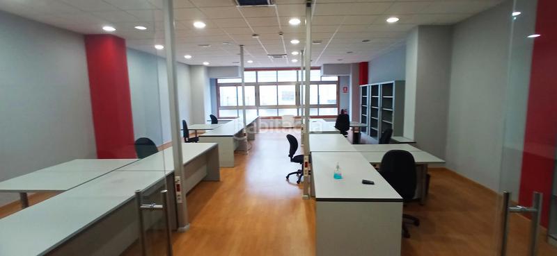 Foto b78ca10a-c4ab-4899-8e1c-12ca0b68c175. Alquiler local comercial local en la calle del príncipe (galerias) en Vigo