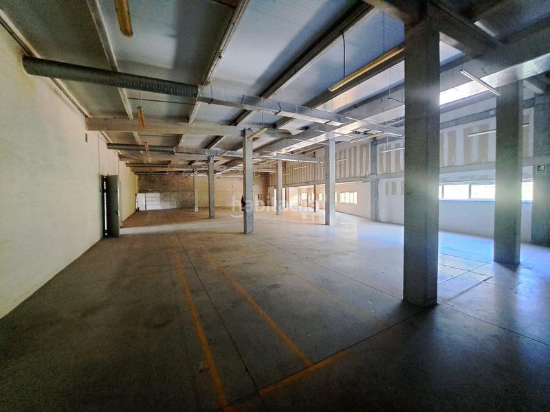 Foto 3139f60a-0cbb-4b02-be21-3b56368e6e7f. Location bâtiment à usage industriel dans Valadares - Beade Vigo