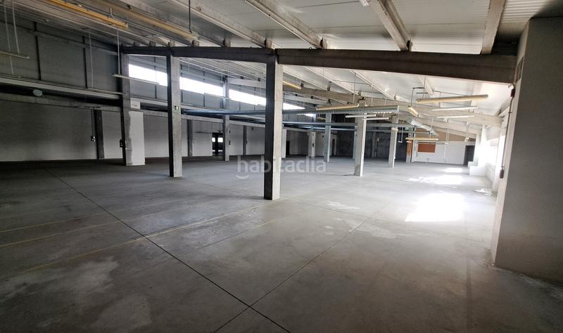 Foto 4fc3143b-f508-4d0d-aa35-872bea92a176. Rent industrial building in Valadares - Beade Vigo