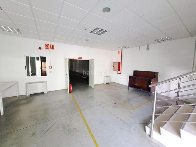 Foto efaf7a2a-4862-48b0-a194-e799916fce3b. Rent industrial building in Valadares - Beade Vigo