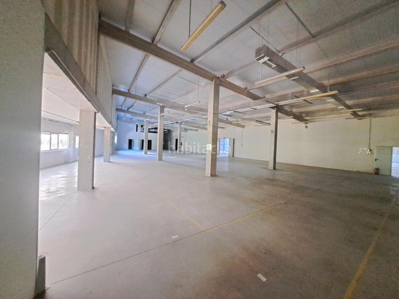Foto ff42acbc-6eb6-4b34-bff6-1d9a94c6c4f2. Rent industrial building in Valadares - Beade Vigo