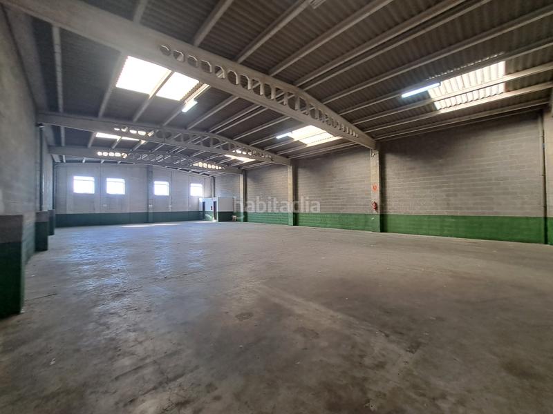 Foto 90b58340-a892-4e2e-842e-d38af25c9268. Rent industrial building in Sardoma - Castrelos Vigo