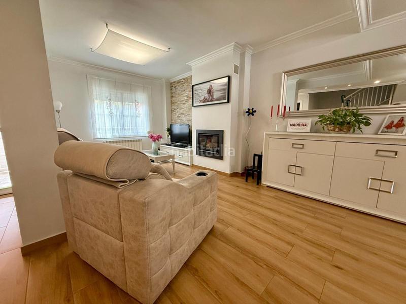 Foto ab7efec7-4205-4aa5-823d-1e453cc9f337. Casa aparellada amb calefacció aparcament piscina a Pobla de Vallbona (la)