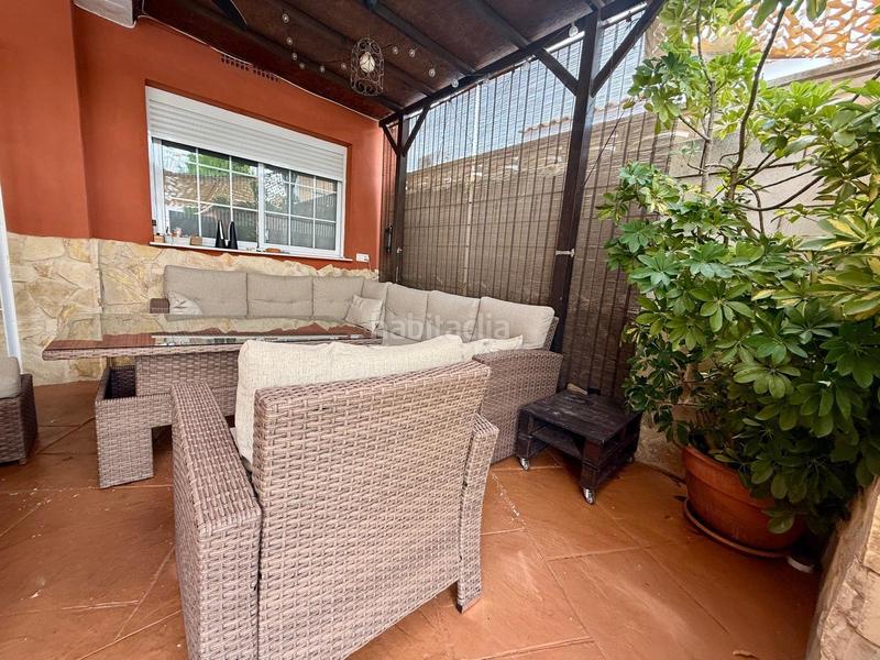 Foto f1401541-3e06-4a59-b469-8964a1eb5f14. Casa aparellada amb calefacció aparcament piscina a Pobla de Vallbona (la)