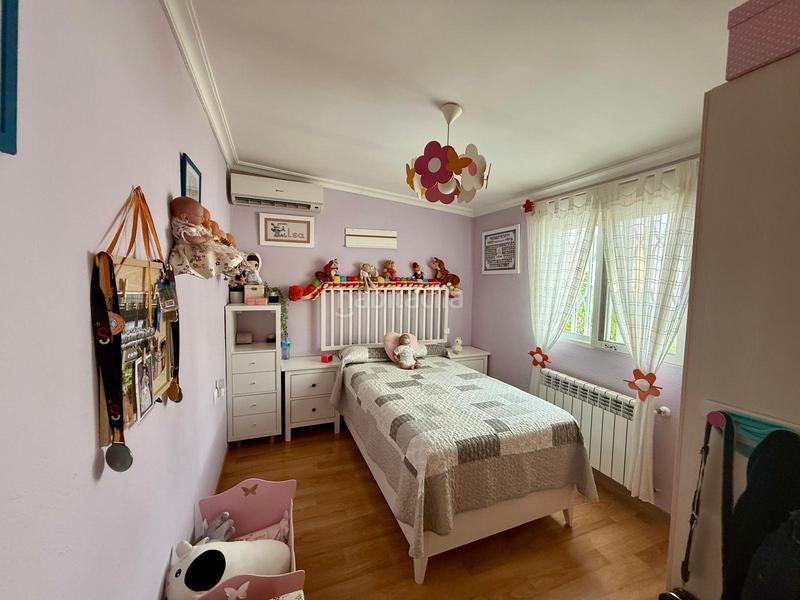 Foto f8ed5e7e-9b5c-4e14-9d07-e36a5e63ef01. Casa aparellada amb calefacció aparcament piscina a Pobla de Vallbona (la)