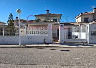 Casa adossada  Sector de la motor del vicari. Chalet pareado en monserratsin comisión agencia