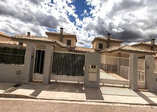 Casa a schiera  Sector de la motor del vicari. Pareado en monserrat!! sin comisión inmobiliaria