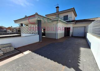 Casa a schiera  Sector de la motor del vicari. Pareado en monserrat!! sin comisión inmobiliaria