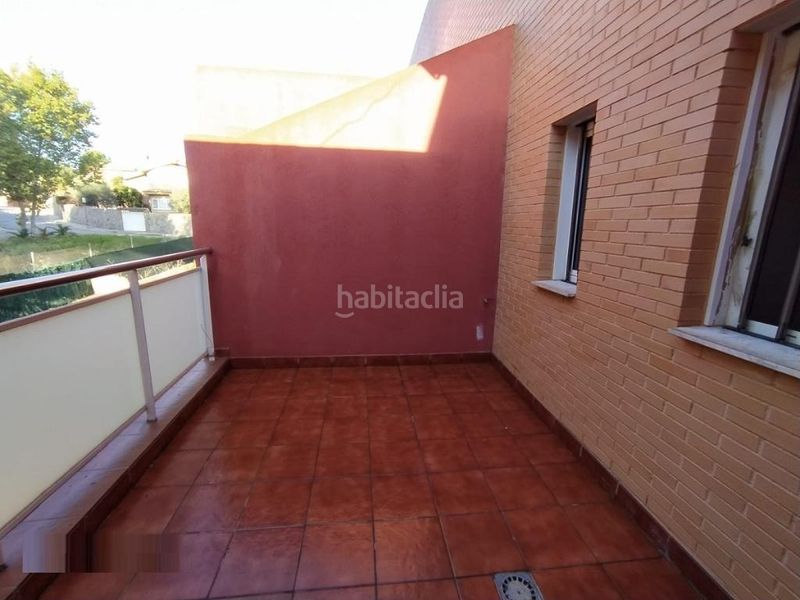 Foto f6ff88bb-097f-4cc0-b7e5-eb48169431e1. Casa adossada amb aparcament piscina a La Loma Chiva