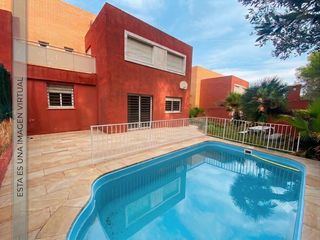 Casa aparellada  Urbanizacion la loma. Chiva.urb.la loma.venta de pareado con piscina.sin comision agen