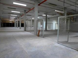 Local Comercial  Calle 1 de maig. Amplio local  1499 metros, en venta en tavernes blanques sin com