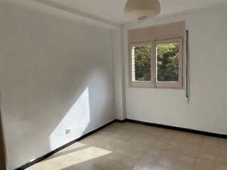 Miete Etagenwohnung in Carrer del camp arriassa 108c. Fantástico piso tres habitaciones