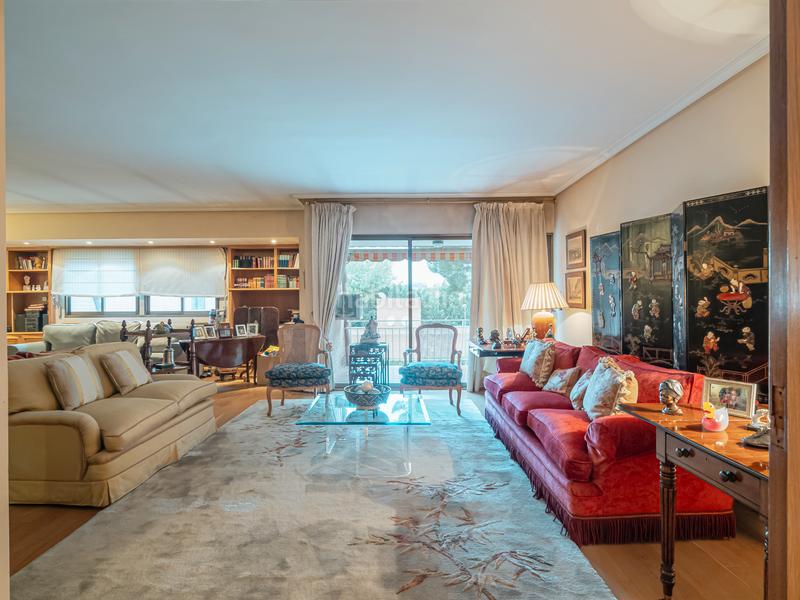 Foto ae7d4bc0-9865-4841-b6d2-3233ce772358. Duplex with heating pool in Carretera del Plantío Majadahonda