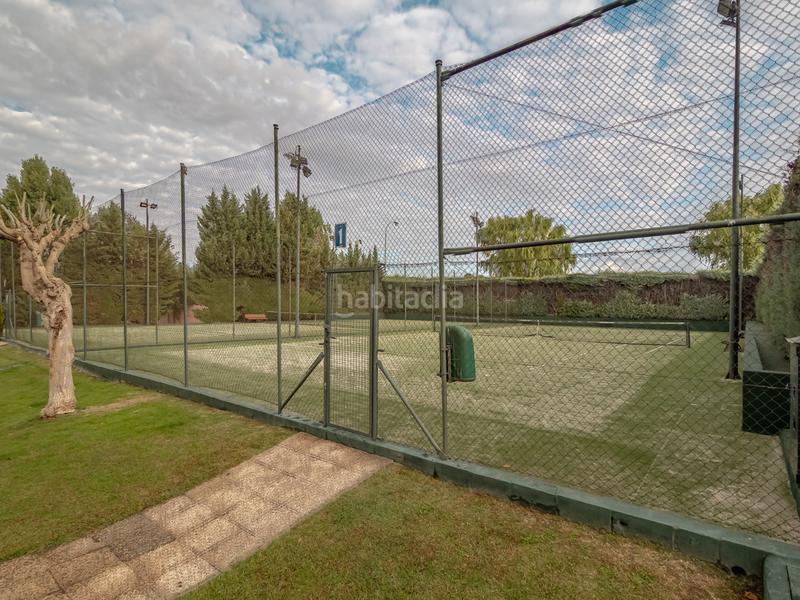 Foto 19cd3c28-570e-4546-9474-50b9cfc15bb2. Zweistöckige wohnung mit heizung pool in Carretera del Plantío Majadahonda