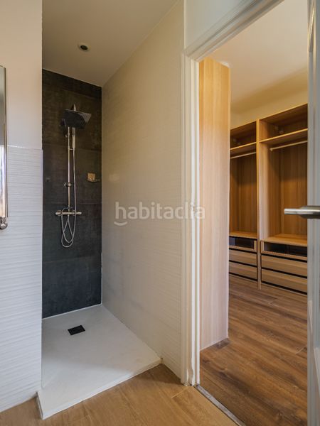 Foto a6b35db7-c220-43dc-93c2-968c100d3d90. Casa aparellada amb calefacció a El Viso Madrid