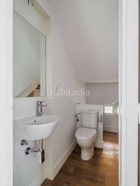 Foto d3f3c8ab-aa76-415a-bdf6-6c2dcfa017fd. Casa aparellada amb calefacció a El Viso Madrid