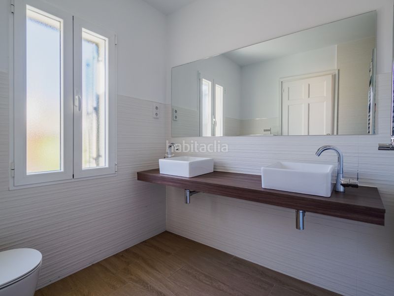 Foto d69dbe7c-e39b-4aa6-8471-98f9a558c72c. Casa aparellada amb calefacció a El Viso Madrid
