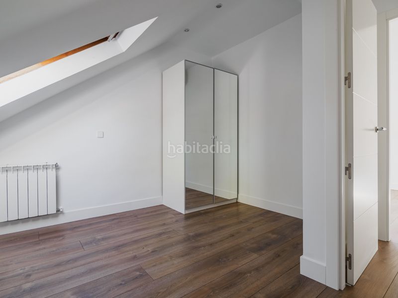 Foto e6e65c4e-69f4-4160-b592-d0770d5718b6. Casa aparellada amb calefacció a El Viso Madrid
