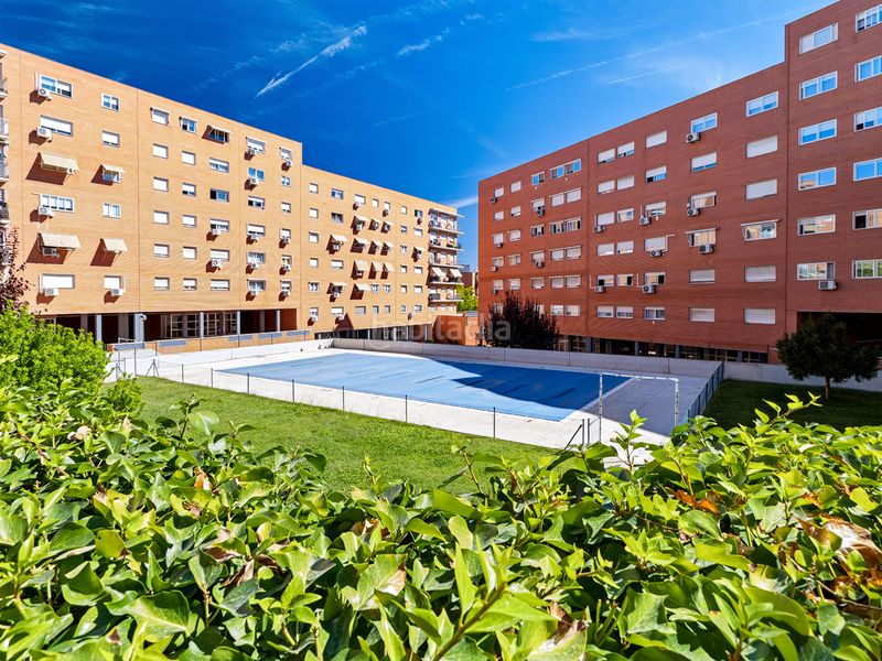 Foto 41f96007-1c58-459d-b146-a2b56b58373f. Pis amb calefacció piscina a Valdebernardo-Valderribas Madrid