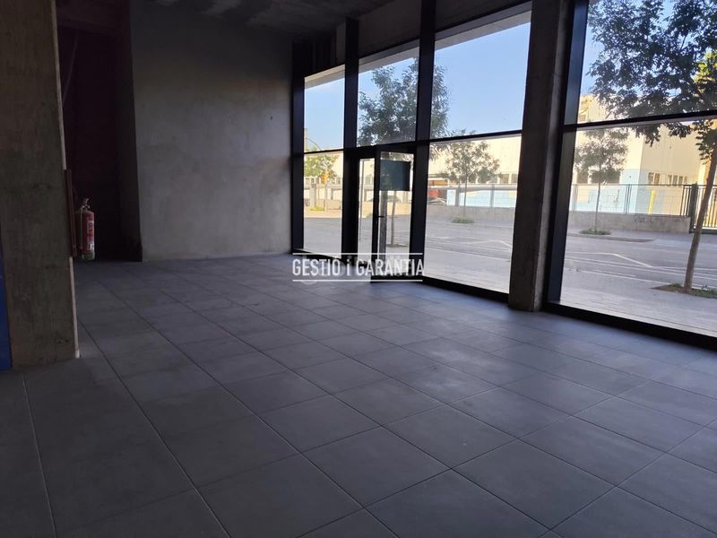 Foto 1ddb697d-fc0a-42cd-bdbc-1562b75b9e83. Local comercial a Centre Hospitalet de Llobregat (L´)