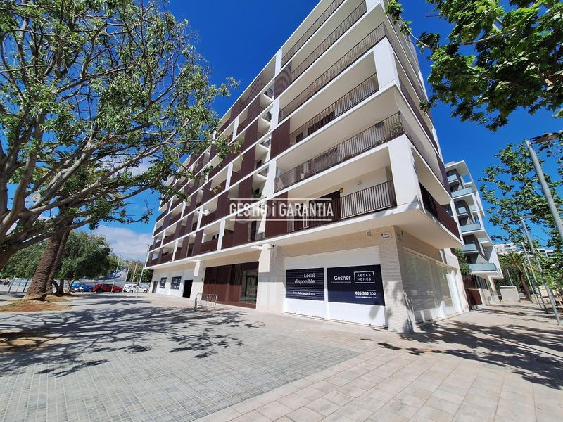 Foto 2d0ddd41-31ee-4621-9ff1-c3c4e63c7115. Local comercial a Centre Hospitalet de Llobregat (L´)