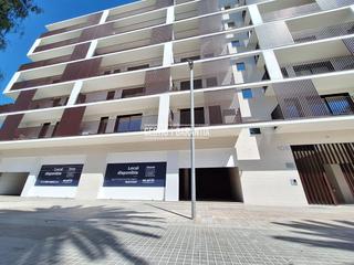 Locale commerciale  Major. Local comercial en venta en hospitalet, 2