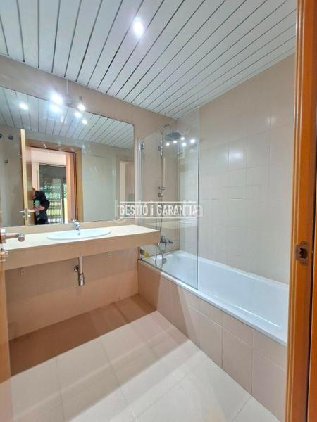 Foto 27fe5893-fd0f-4a37-a63a-d3e66d27aa2b. Appartement avec chauffage parking dans La Font d´en Fargues Barcelona